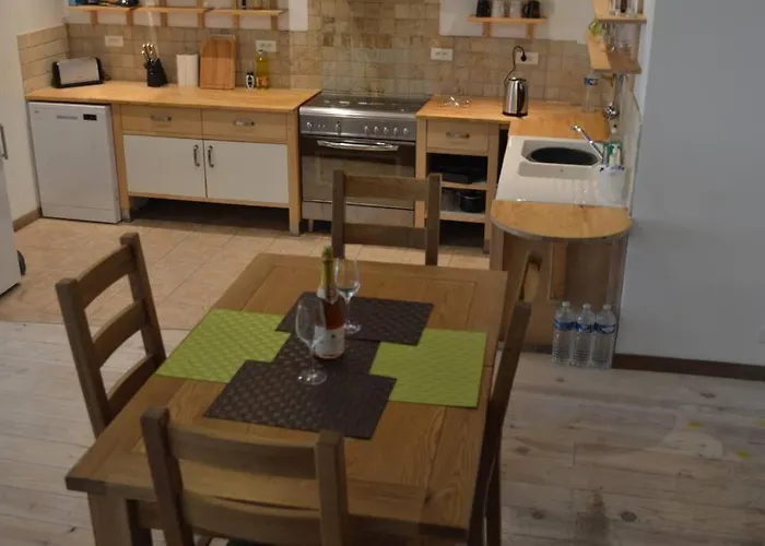 度假居 Lovely Renovated In *